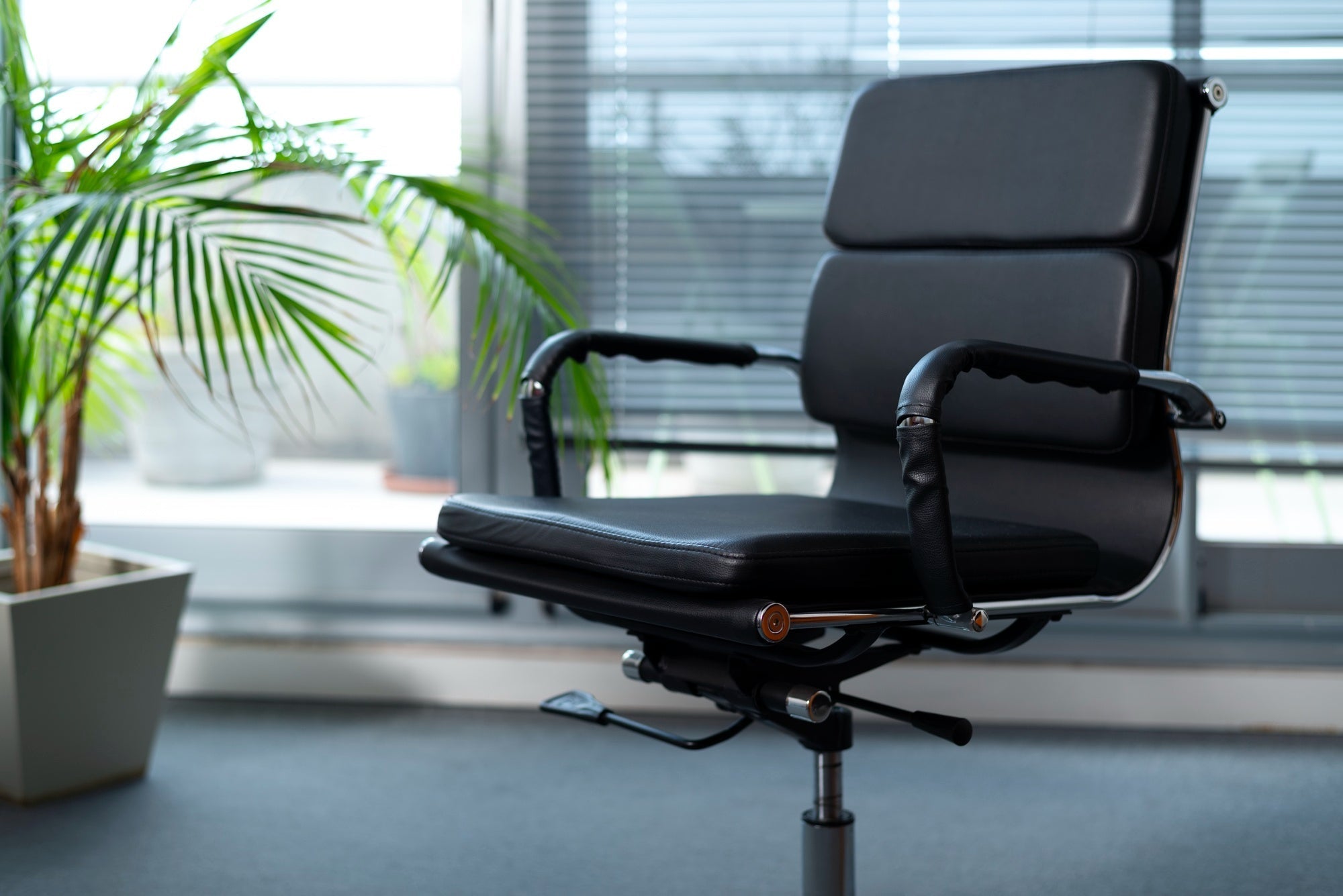 Office Table and Chairs - Joche