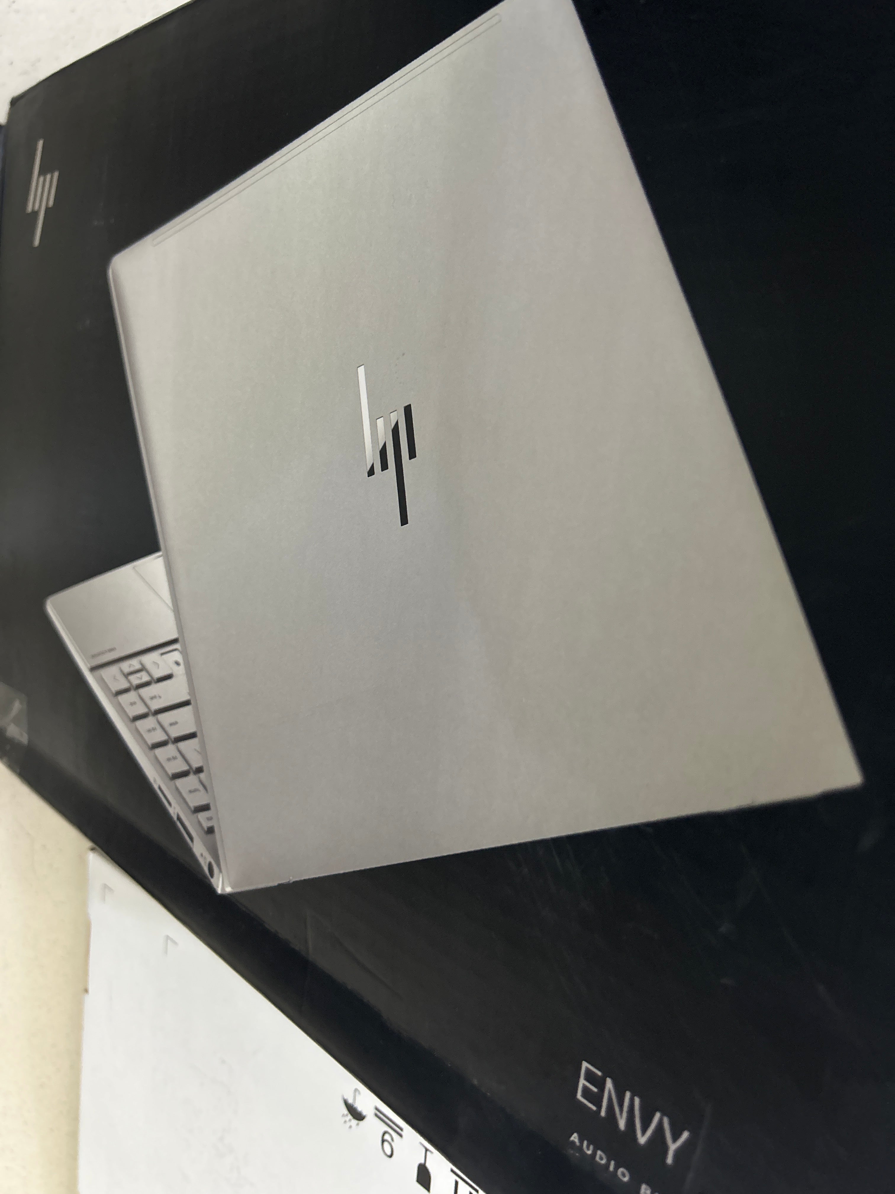 HP ENVY 13-BA1024nia.8GB RAM 512SSD INTEL CORE i7